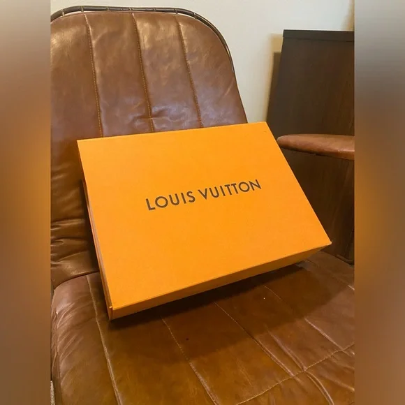 Louis Vuitton 2019 Monogram Giant Teddy Fleece Bumbag - Picture 15 of 16